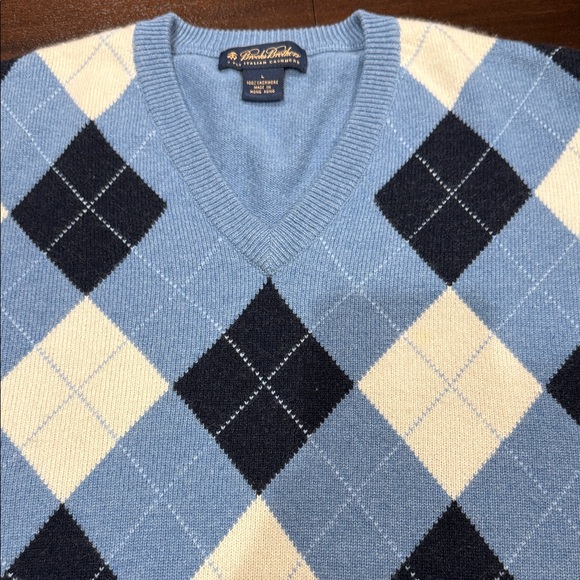 Brooks Brothers Blue and Cream Argyle V-Neck Sweater - Picture 3 of 9